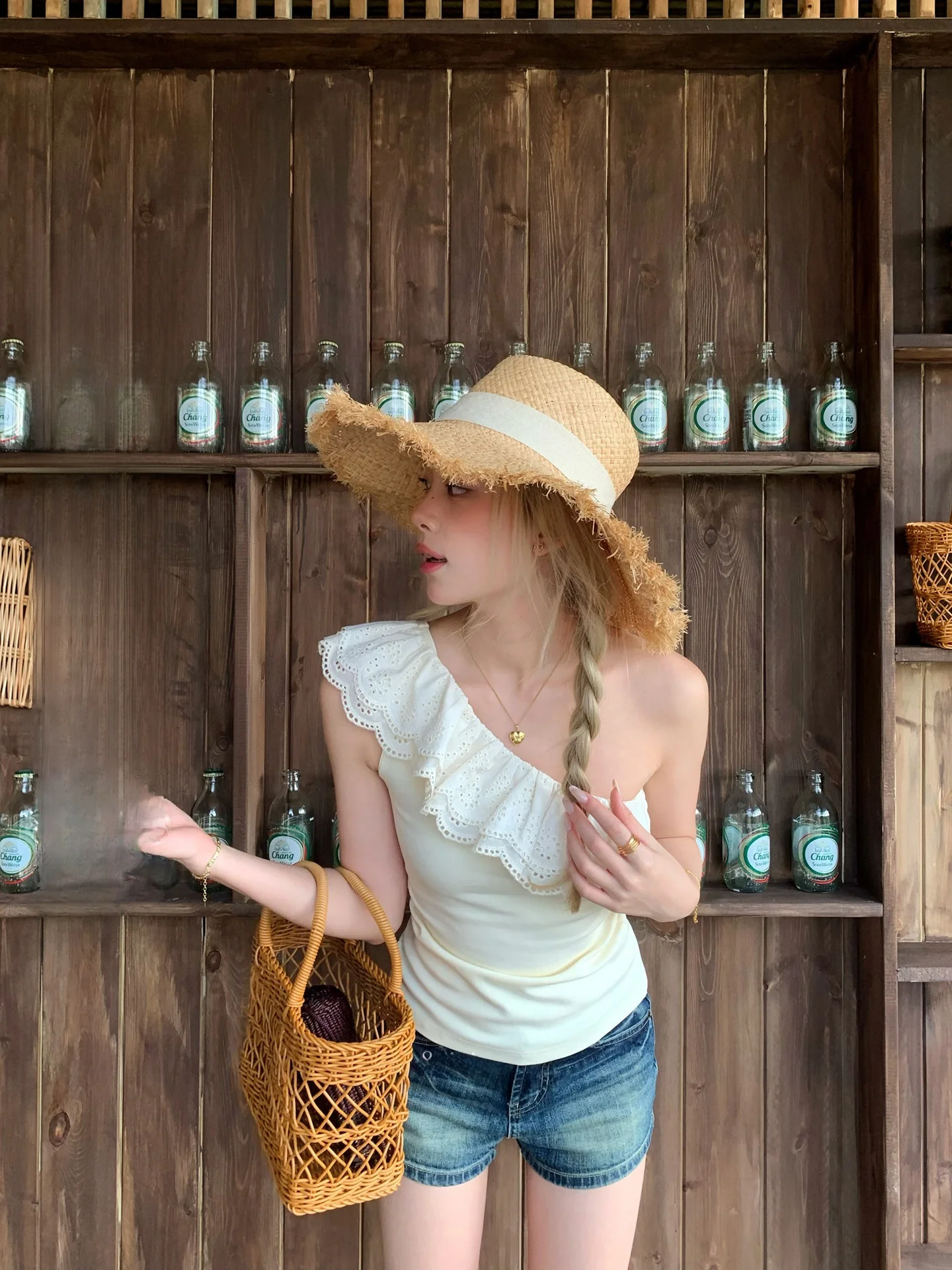 

Французская асимметричная вязаная футболка с открытым плечом для женщин, летняя новинка, хлопковая, с длинным рукавом, стандартной длины, однотонная