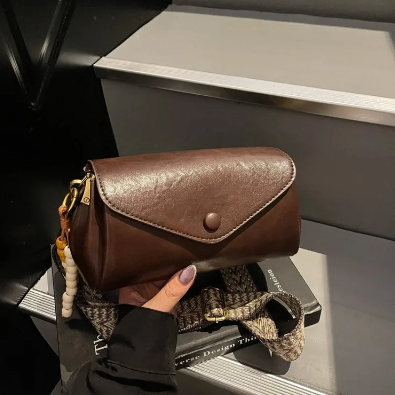 

Fashionable Vintage Leather Diaper Bag: Elegant Crossbody Messenger Bag For Women With Luxury Designer Style And Large Capacity