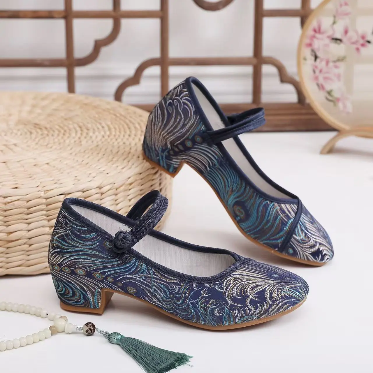 2026 Women New Block Heel Silk Print Cheongsam Shoes Ethnic Style Spring Autumn Soft Sole Round Toe Buckle Strap Hanfu Shoes