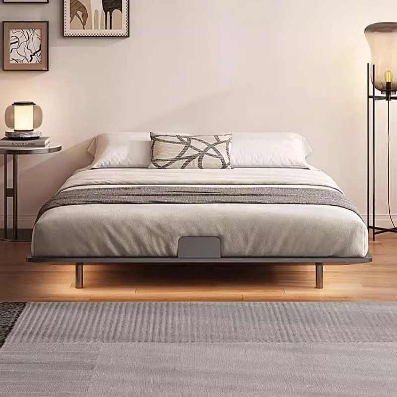 Двуспальная главная спальня, кровать lsuspension, маленькая квартира без прикроватной тумбочки, кровать со стальным каркасом, дизайн из кованого железа, гостиная, спальня