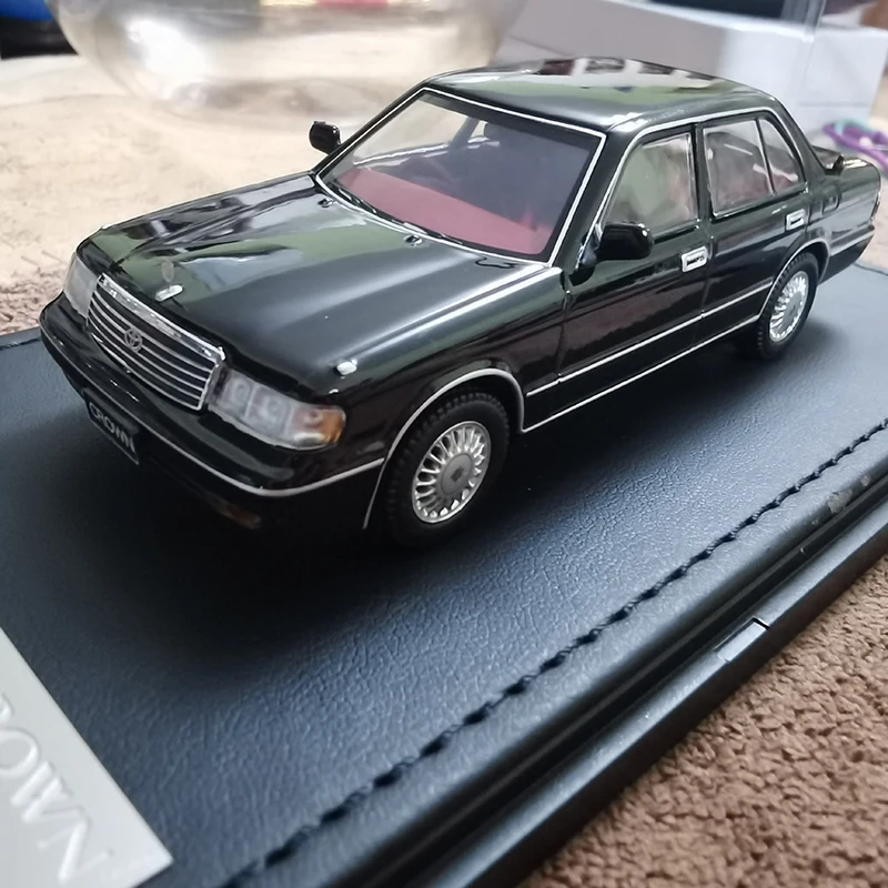 Diecast 1/43 Scale 1993 Toyota Crown Alloy Car Model Toys for Boys Gift Collectible Ornament Souvenir