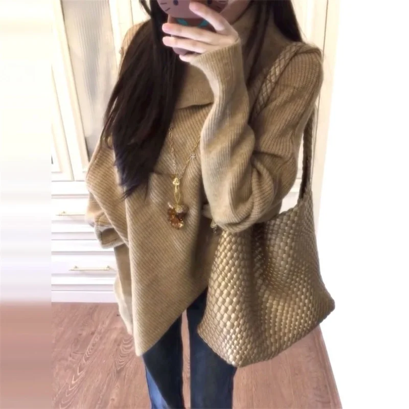 Pull à col montant inspiré du design pour femme, collection automne-hiver 2026, haut ample de couleur unie, manches chauve-souris, style cape, idéal pour le quotidien