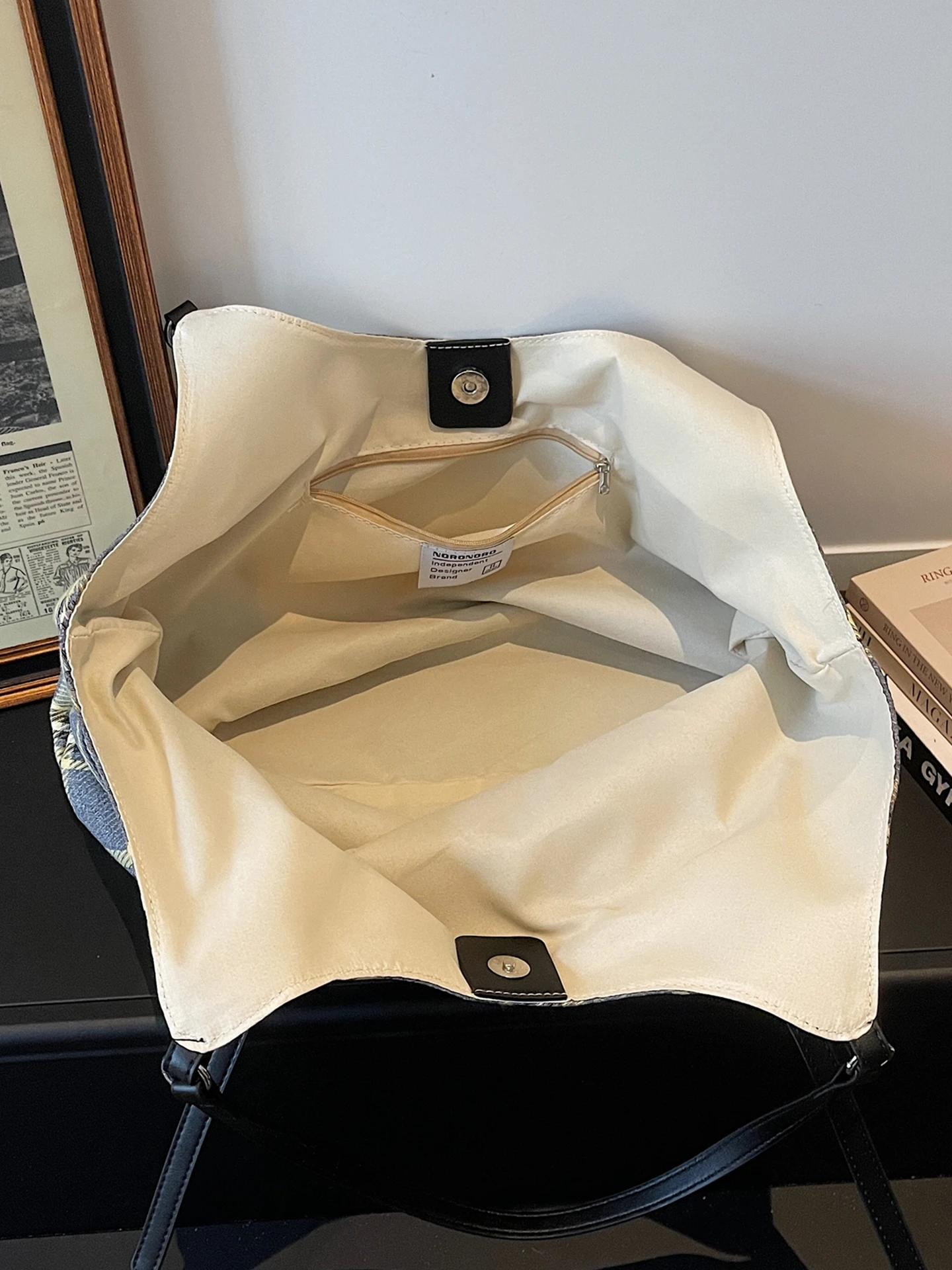 large-capacity-plaid-tote-bag-with-zipper-pocket-for-commuting-2026-new-fashion-versatile-lazy-style-soft-polyester-material