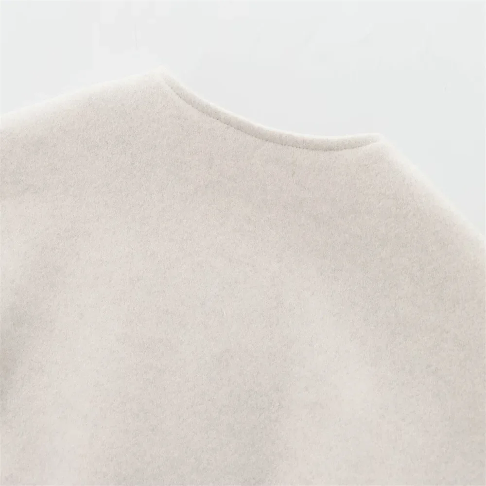 BWQ 2025 سترة نسائية كريمية - سترة بومبر قصيرة ملونة مع سحاب - أكمام أمامية منتفخة لمظهر عصري وأنيق