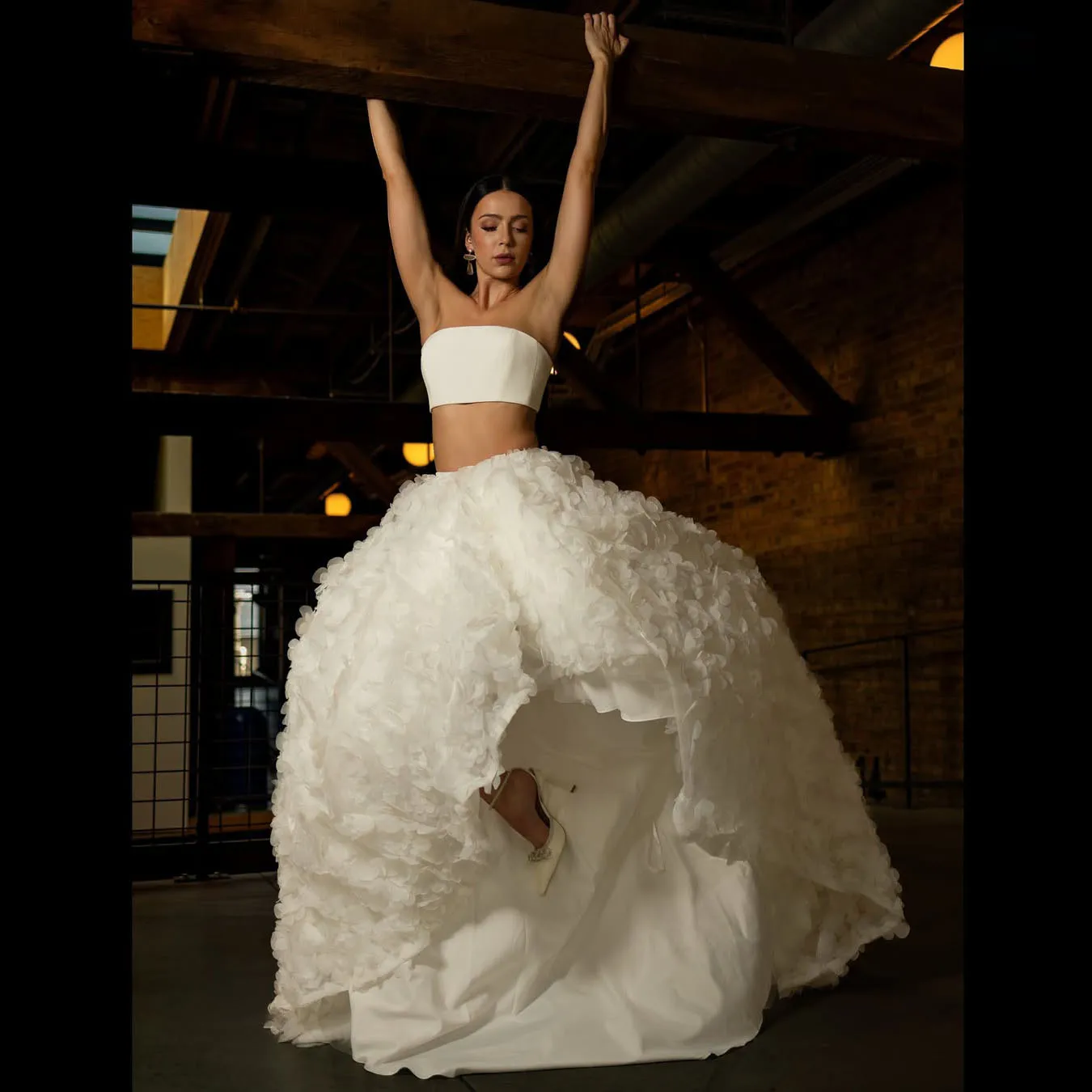 

Luxury White Tulle Skirt with Floral Layers for Women High Waist Ball Gown Skirt for Bridal Wedding Party Prom Evening Skirts