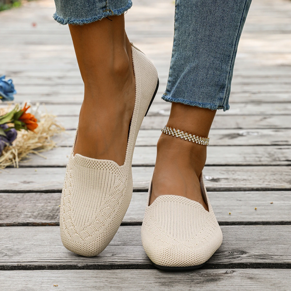 

New Flying Woven Design Breathable Comfort Women's Low-cut Shoes 2025 Spring and Summer Leisure Specials Light Flat Shoes.