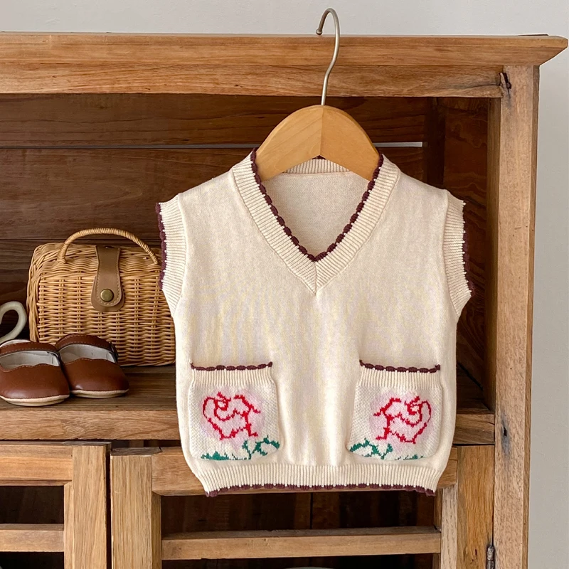 

Spring and Autumn new baby clothing 0-3 year old boys and girls pocket flower jacquard V-neck hoodie knitted sweater