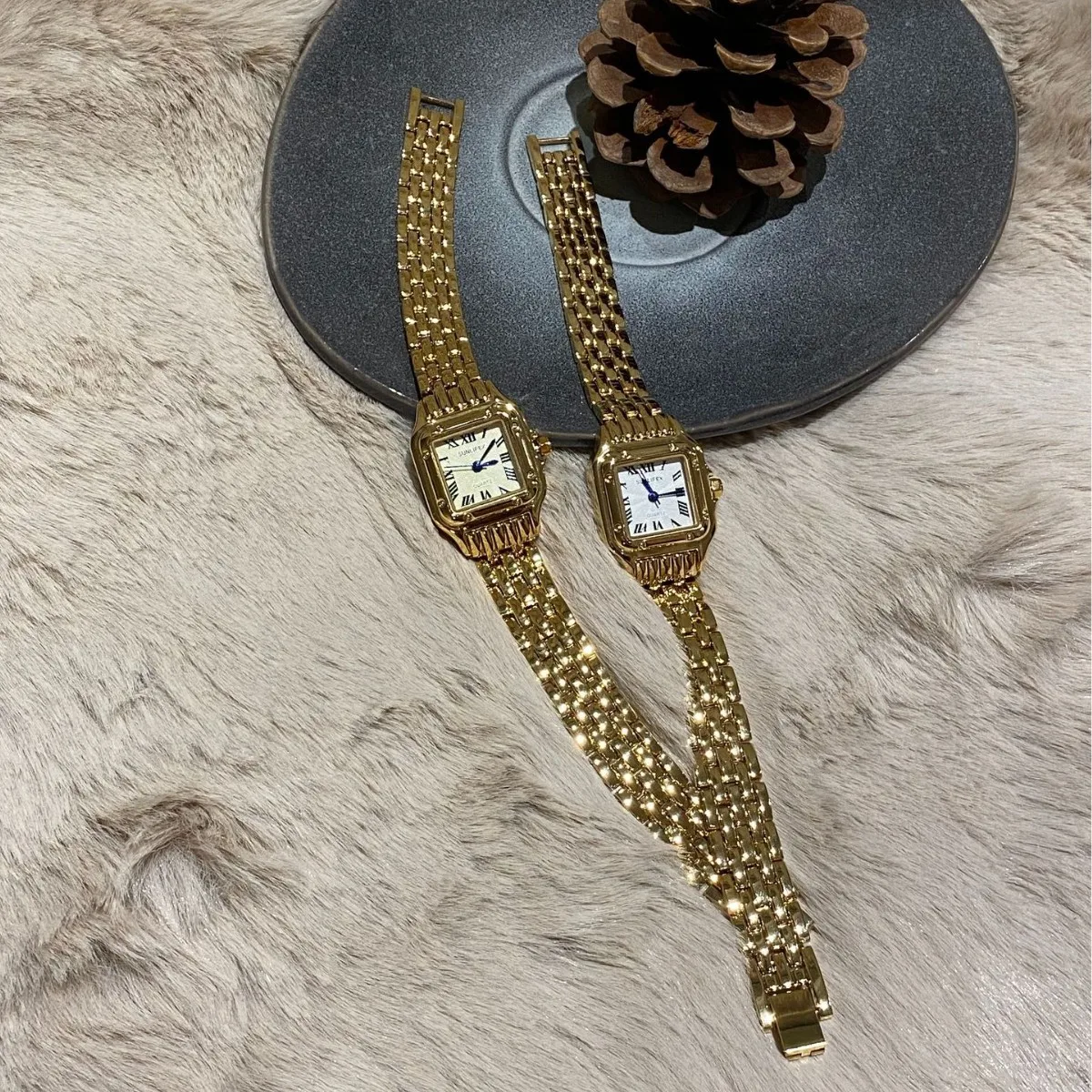 

Retro Small SquareChain WatchFashionable And Artistic Light LuxuryQuartz Watch For Women Women'S WristwatchClock Watch For Women