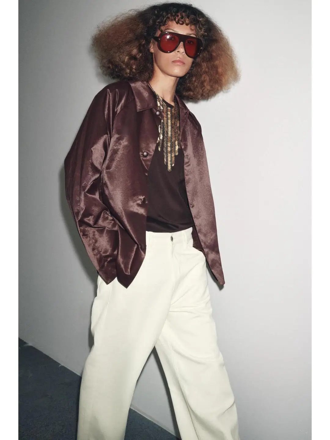 

Шелковое атласное длинное пальто-викет све с застежкой на пуговицы, воротник-стойка, складские товары, высококачественная бархатная ткань, обычный размер