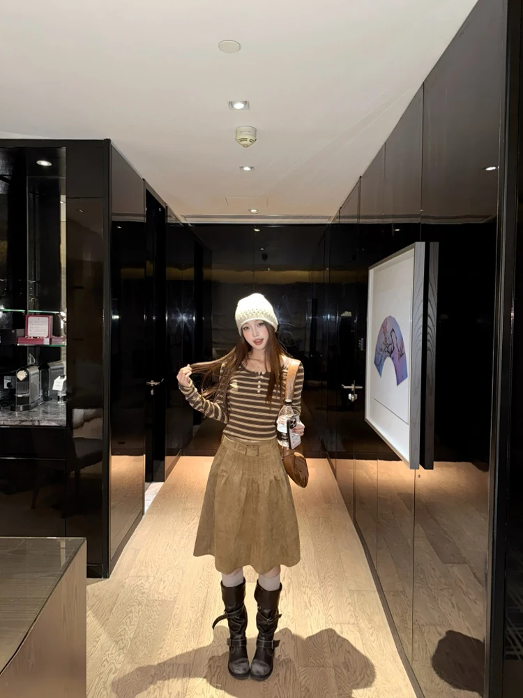 

Summer 2026 High Waist A-Line Skirt Set with Long Sleeve round Neck T-Shirt And Button Detail American Casual Stripe Pat...
