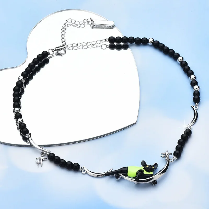 2025 Colar de série alemã com design personalizado, gato lua feminino, vestido verde, corrente de clavícula de rua alta estilo neutro
