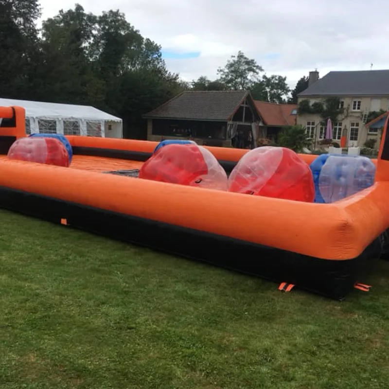 صابون كرة القدم التجاري القابل للنفخ في الهواء الطلق، ملعب كرة القدم مع منطقة القفز للأطفال والكبار، ملعب قلعة الصابون