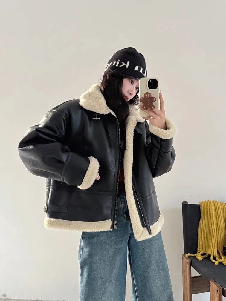 

Uniko Women's Bla Lamb Fur Jaet Winter Loose Motorcycle Thiened Coat Inteated Leather And Fur Stand Collar Zipper Clo...