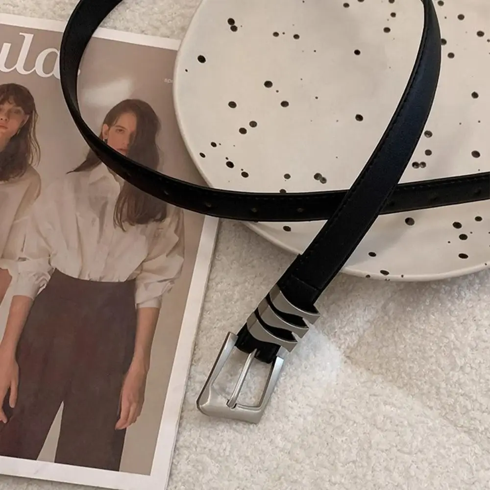 Ins Designer حزام نسائي من جلد البولي يوريثان فاخر بإبزيم معدني حزام خصر أحمر أسود أبيض فستان كاجوال حزام جينز ملابس الشارع