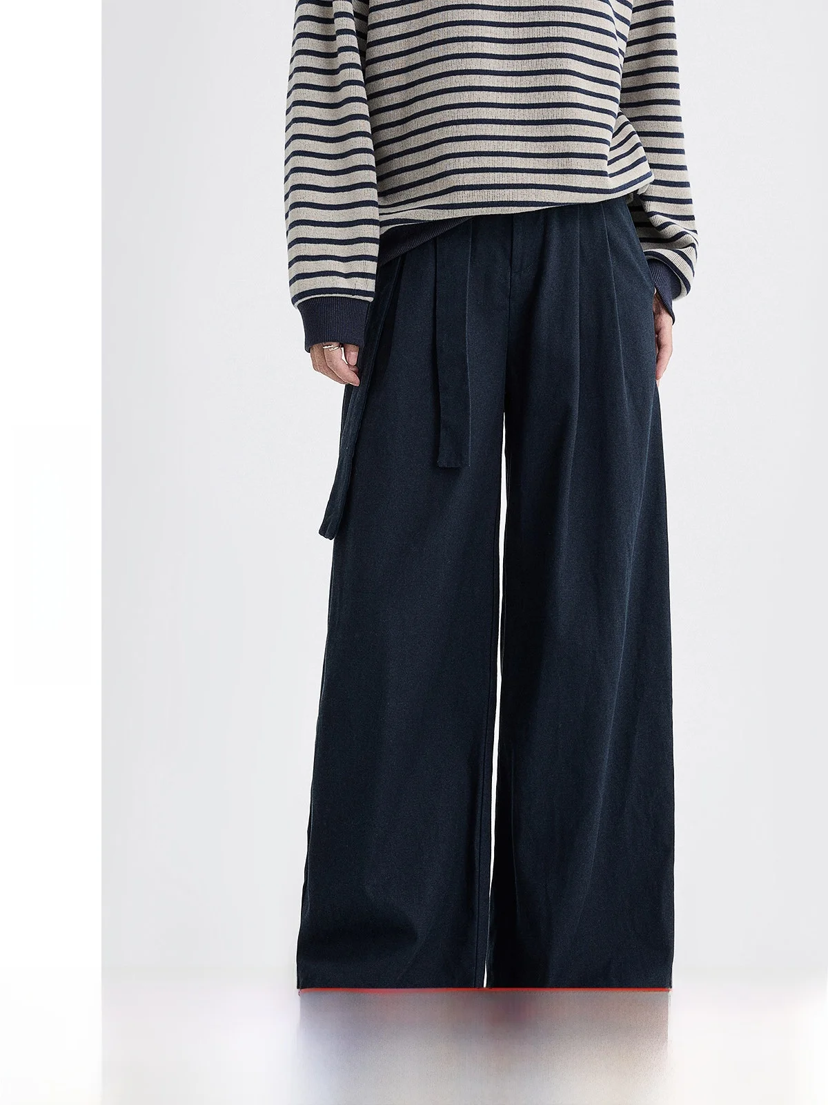 

Женские повседневные брюки с высокой талией и широкими штанинами, весна 2026, новый стиль, свободные прямые брюки с поясом, драпированные, стройнящие