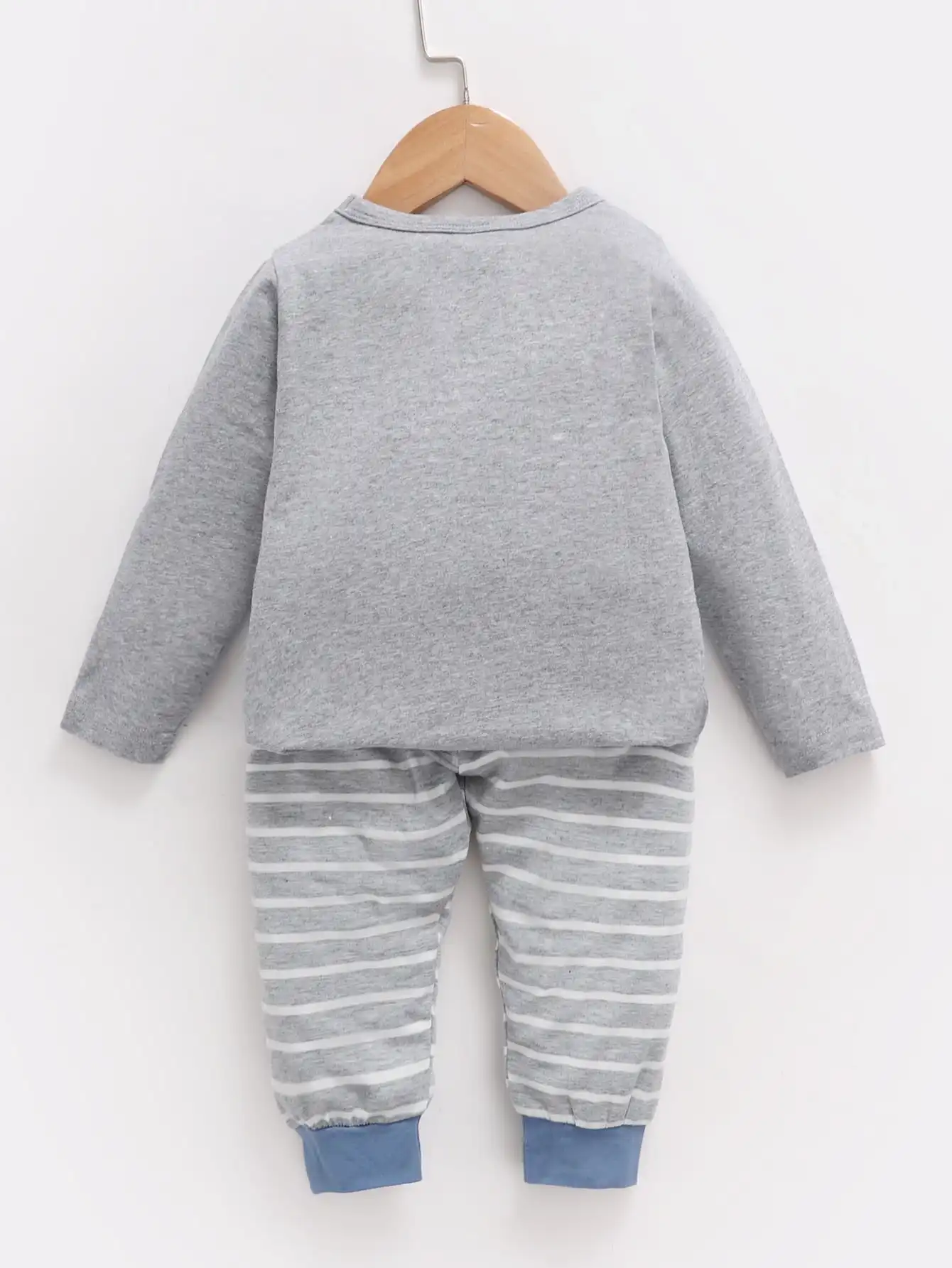 Spring And Fall Grey Suit For Boys And Girls Crew-Neck Long-Sleeved Bear Print Base Shirt With Contrasting Color Striped Bottoms