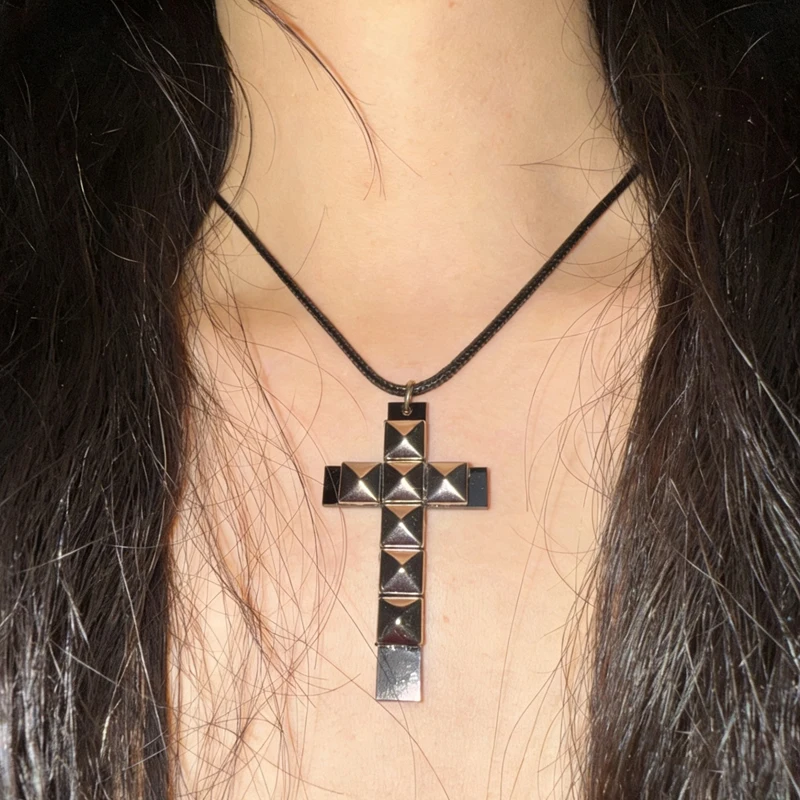 Collar con colgante de Cruz y remache para mujer, joyería Punk, accesorios geniales, moda Grunge Rock, collar estético gótico de los años 90