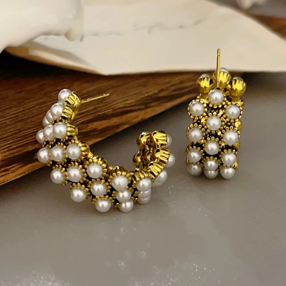 Mature and Charming Women's Earrings Vintage Golden Earrings Inlaid with Small Pearl C-shaped Design Jewelry Girl Christmas Gift