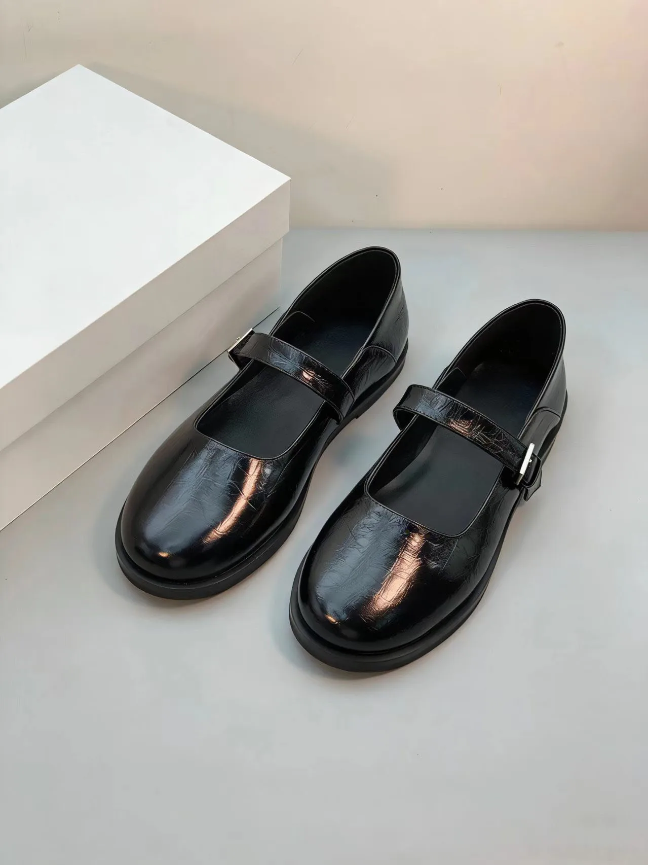 

Women Leather Mary Jane Shoes Buckle Straps Rubber Soles Custom-imported Soft Crinkled Patent Cowhide