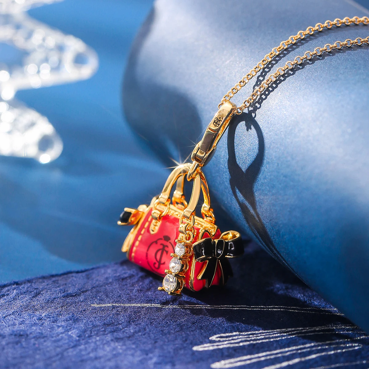 1Pc Exquisite Enamel Glaze Inlaid Zirconium Pendant Bow Letter Print Handbag Pendant Necklace,For Women Sweet Niche Party Gifts