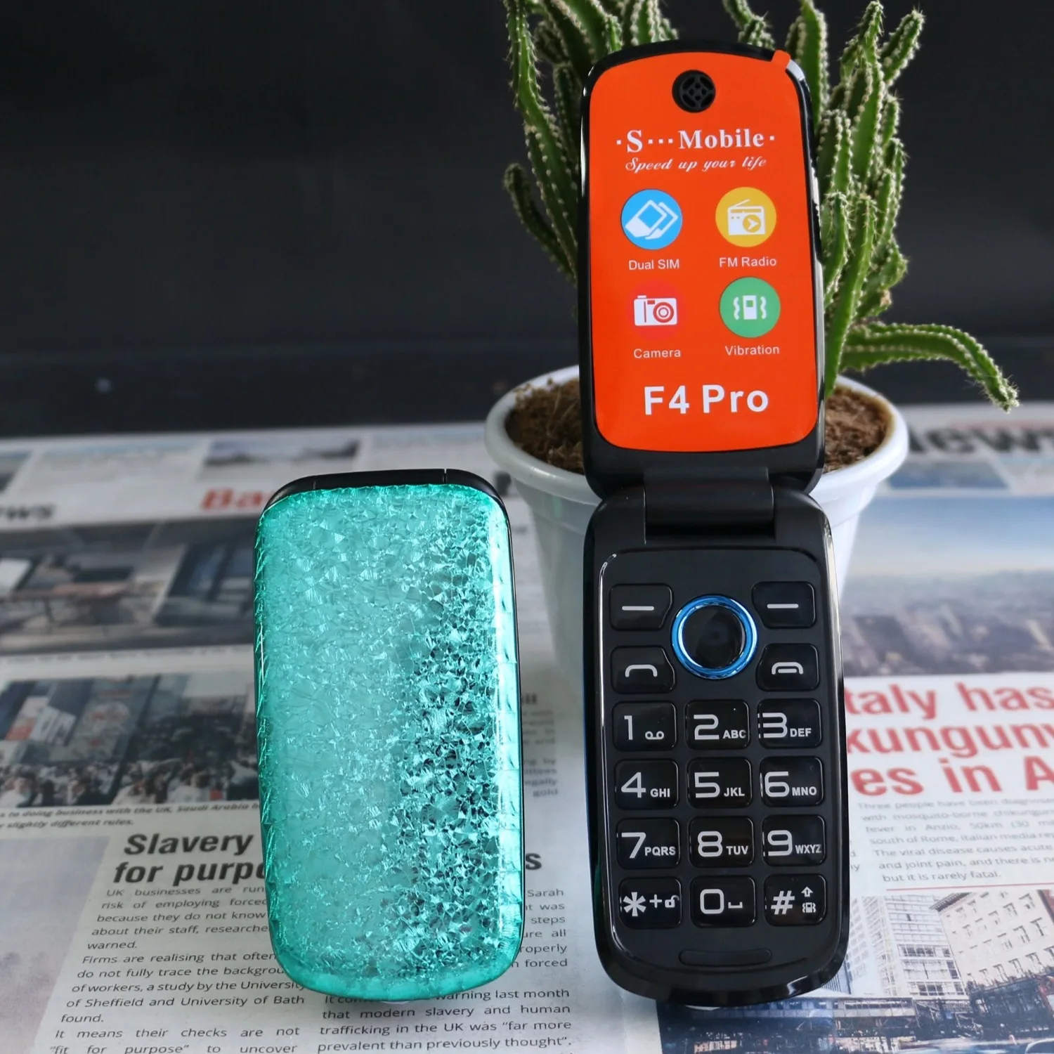 Mini Flip Cute Cellphone Pocket Size GSM 2G Dual Sim Thin Speed Dial 1.8