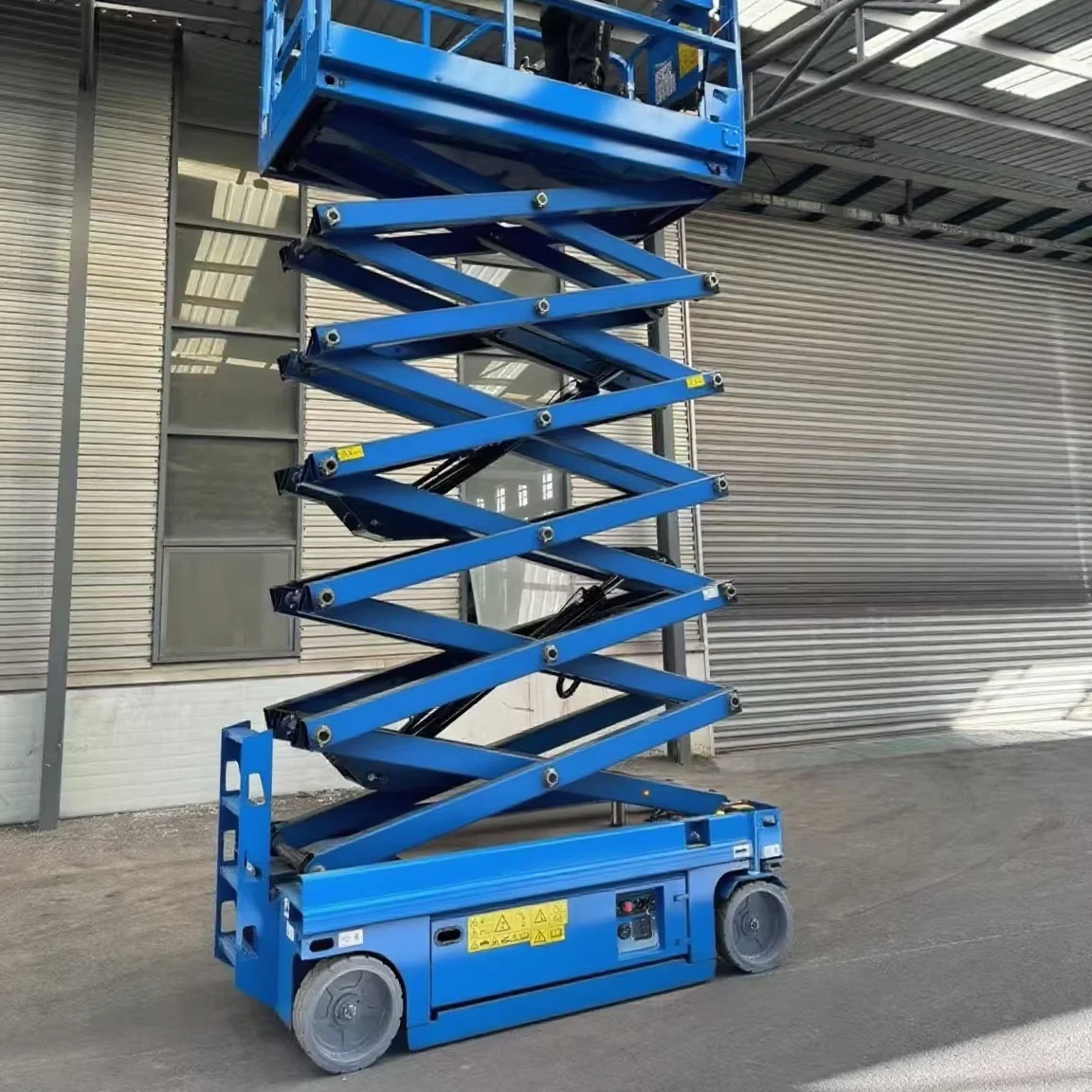 8m 10m 12m 14m Mobile Hydraulic Towable Scissor Lift Platforms For Aerial Work