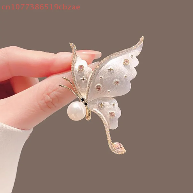 بروش فراشة أنيق فاخر وخفيف الوزن - إكسسوار صدار رائع متعدد الاستخدامات للملابس هدية مثالية لأي مناسبة