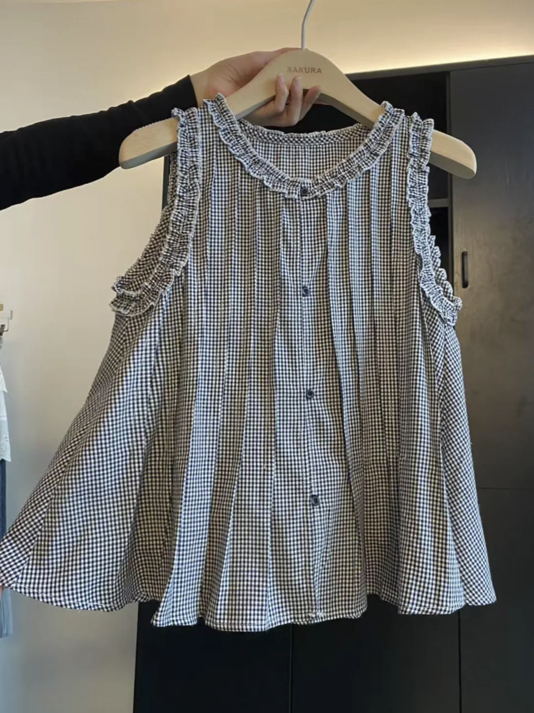 

Korean Style Sweet Lace round Neck Heavy Embellished Vintage Single Button Sleeveless Vest Shirt Women Summer New Arrival