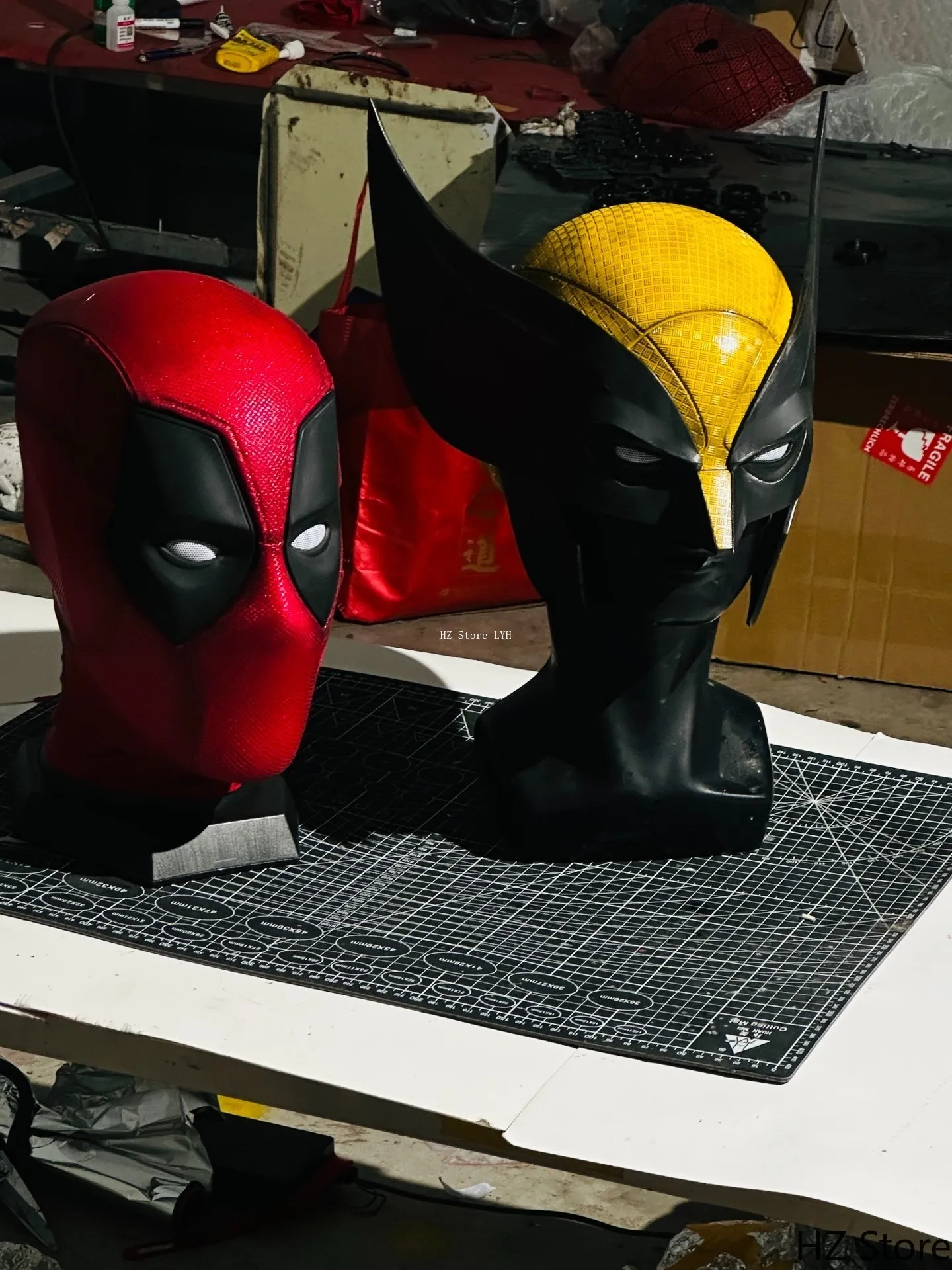 【新品未使用品】ウルヴァリン　マスク　コスプレ　マーベル マーベル ダメージ加工 ウルヴァリンマスク マグネティックアイ
