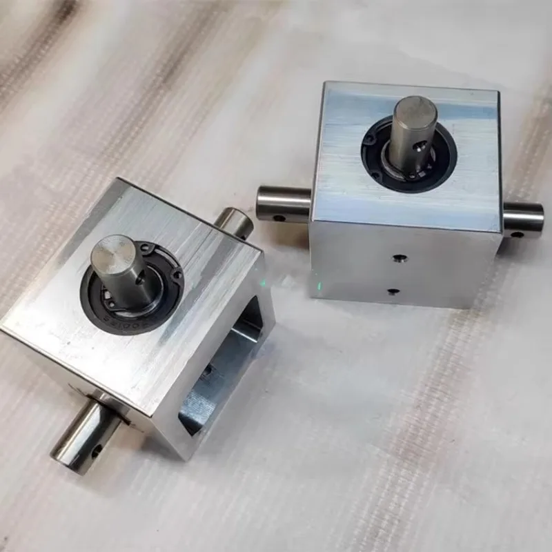 Small Spiral Bevel Gear Box, 1:1 Ratio 12mm Shaft, 90 Degree Right Angle Reversing Transmission for Mechanical Use