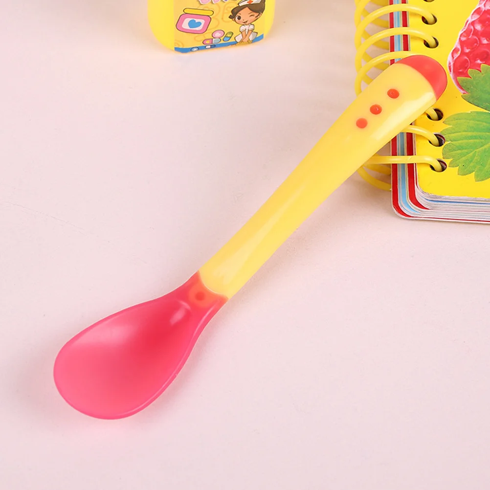 مجموعة أدوات تغذية الأطفال مكونة من 4 قطع تتضمن ملاعق وشوك استشعار درجة الحرارة وحواف ناعمة لأدوات مائدة الرضع الآمنة