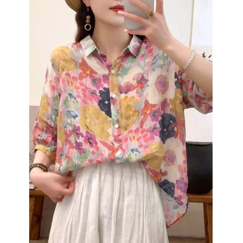 เสื้อแฟชั่นสปริงซัมเมอร์ลำลองลายดอกไม้พิมพ์ลายหลวมๆ เสื้อเชิ้ตผู้หญิงแขนสั้นปกเสื้อแบบเรียบง่ายสไตล์หวานๆ เหมาะสำหรับใส่ไปทำงาน