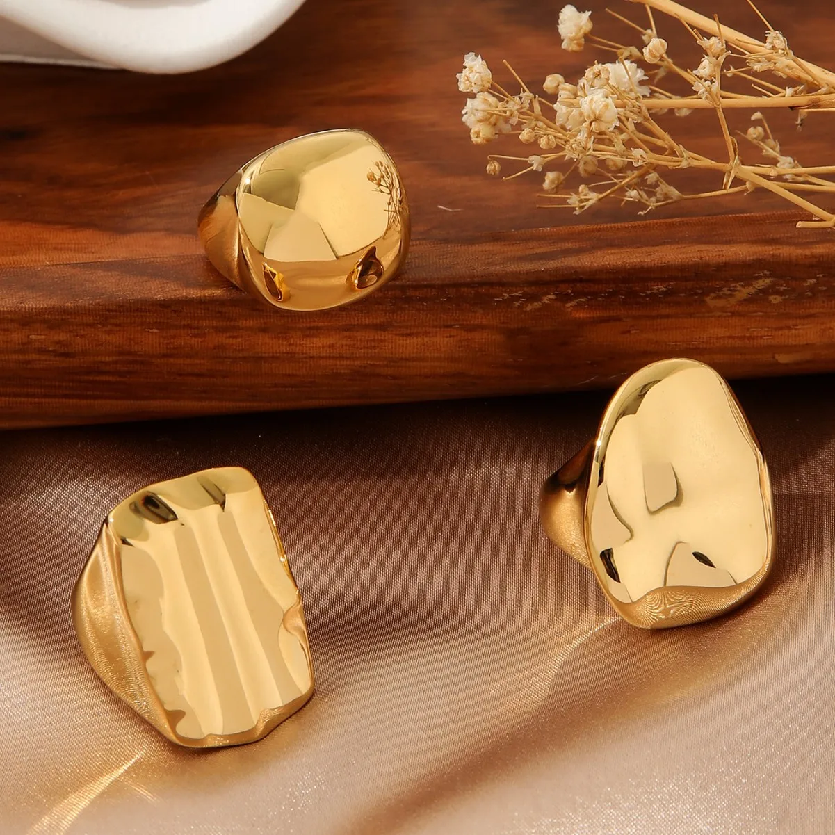 

Minimalist Stainless Steel 18k Gold-plated Ring Simple Palace Style Casting Jewelry Metal Gold Silver Color Gold Finger Jewelry