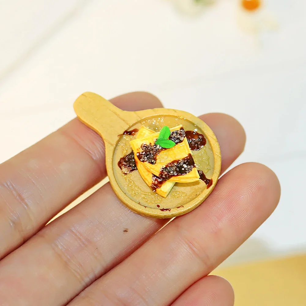 1Pcs 1/12 Dollhouse Miniature Waffle with Tray Model Mini Food Toy for Doll House Accessories Decoration ob11 bjd