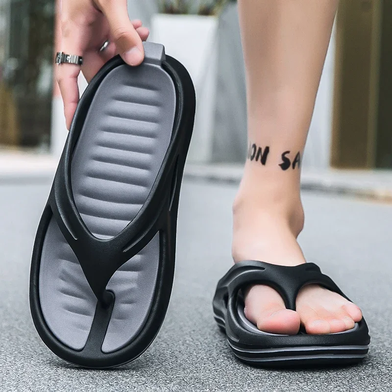 Hohe Qualität Neue Männer Flip-Flops Hausschuhe Outdoor Indoor Strand Sandalen Trend Männer Dicke Sohle Weiche Rutschen Männer Hausschuhe Casual Schuhe
