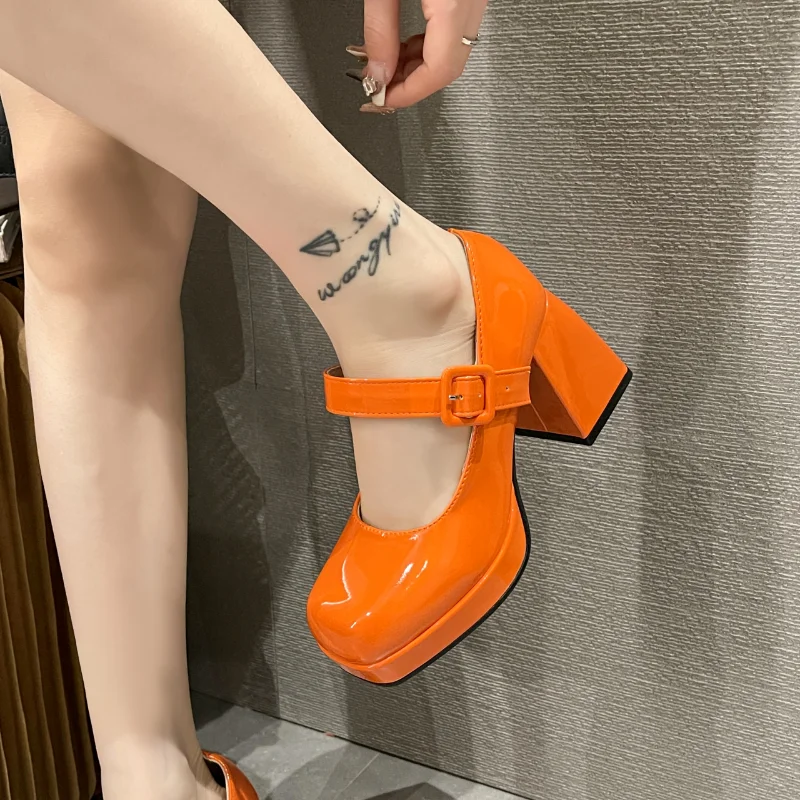 รองเท้าส้นสูงผู้หญิง Trend Chunky ส้นสูงสแควร์ Toe Platform รองเท้า Mary Jane แฟชั่นหรูหราเซ็กซี่สีส้มหรูหราลำลองนักออกแบบ Plus ขนาด