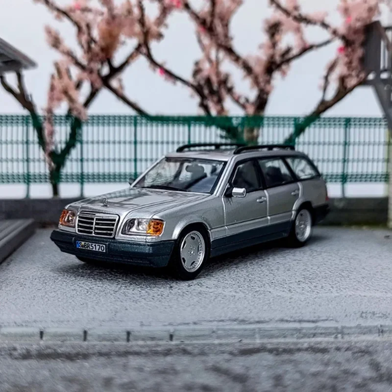 

Mortal 1:64 benz's S124 Station Wagon Alloy Car Model Classic Adult Souvenir Gift Static Display