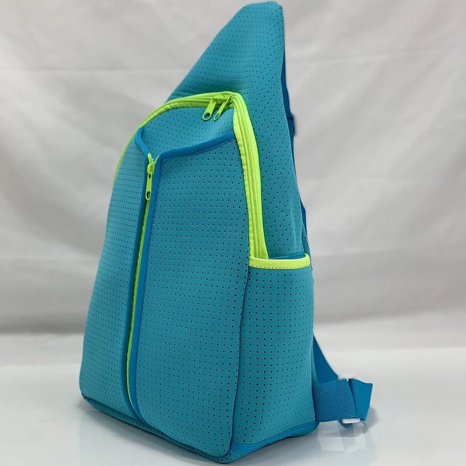 Neoprene Pickleball Bag Crossbody Shoulder Bag for Men Women with External Paddle Holder Lightweight Travel Racquet Sports Carry