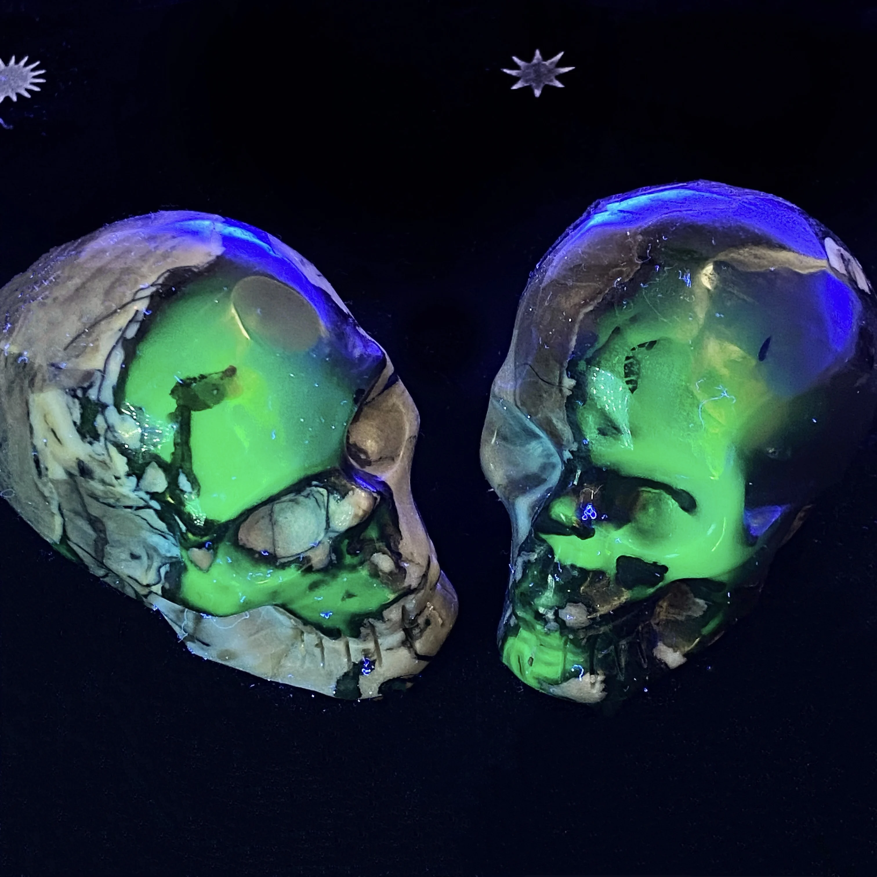 Random 1PC High Quality Volcanic agate Skull Decoration Natural Crystal Raw Stone, Birthday gift, Scene decoration.