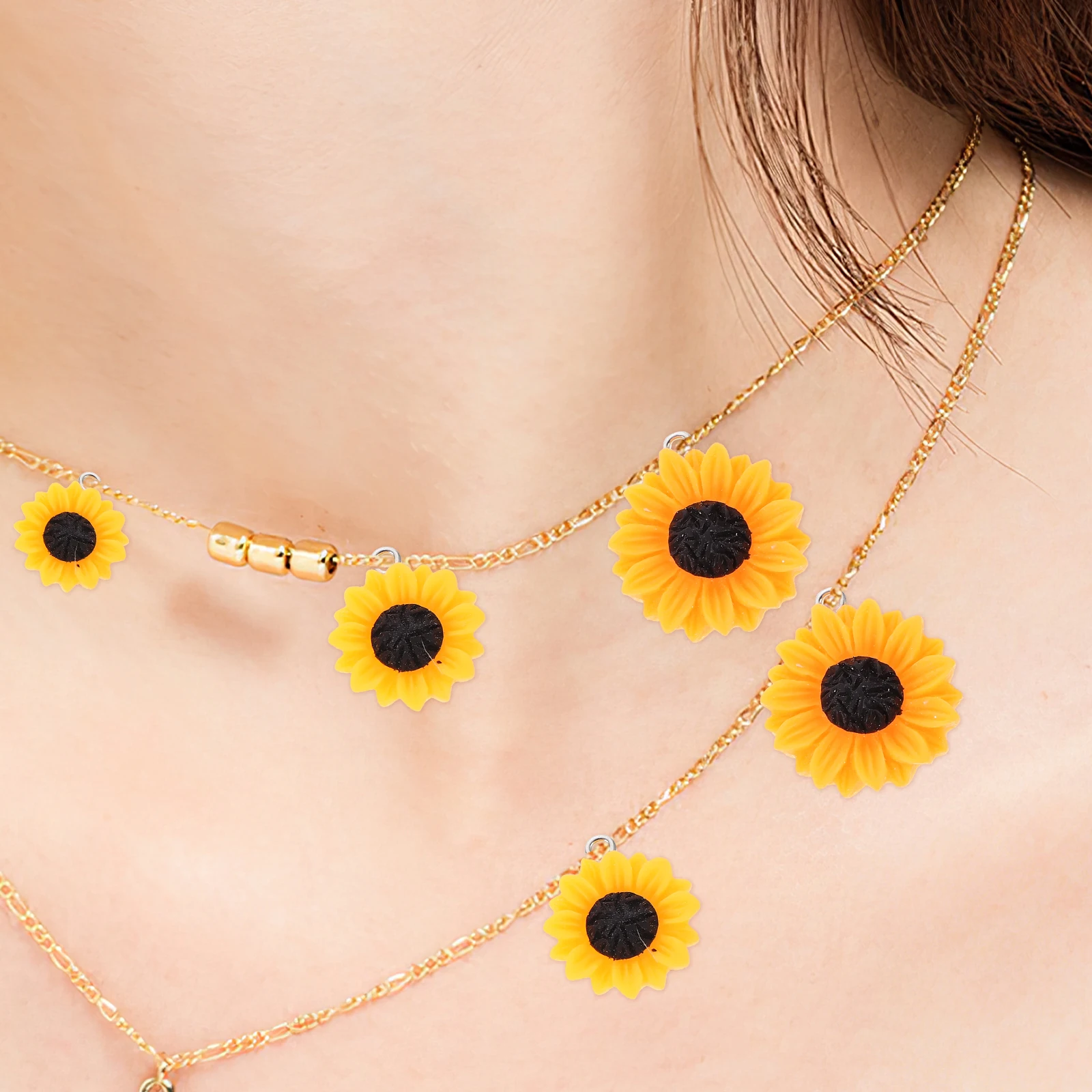 

30pcs Resin Flower Accessories Small 10 Medium 10 Large Sunflower Shaped Earrings Necklace Charms Decorations for DIY Crafts