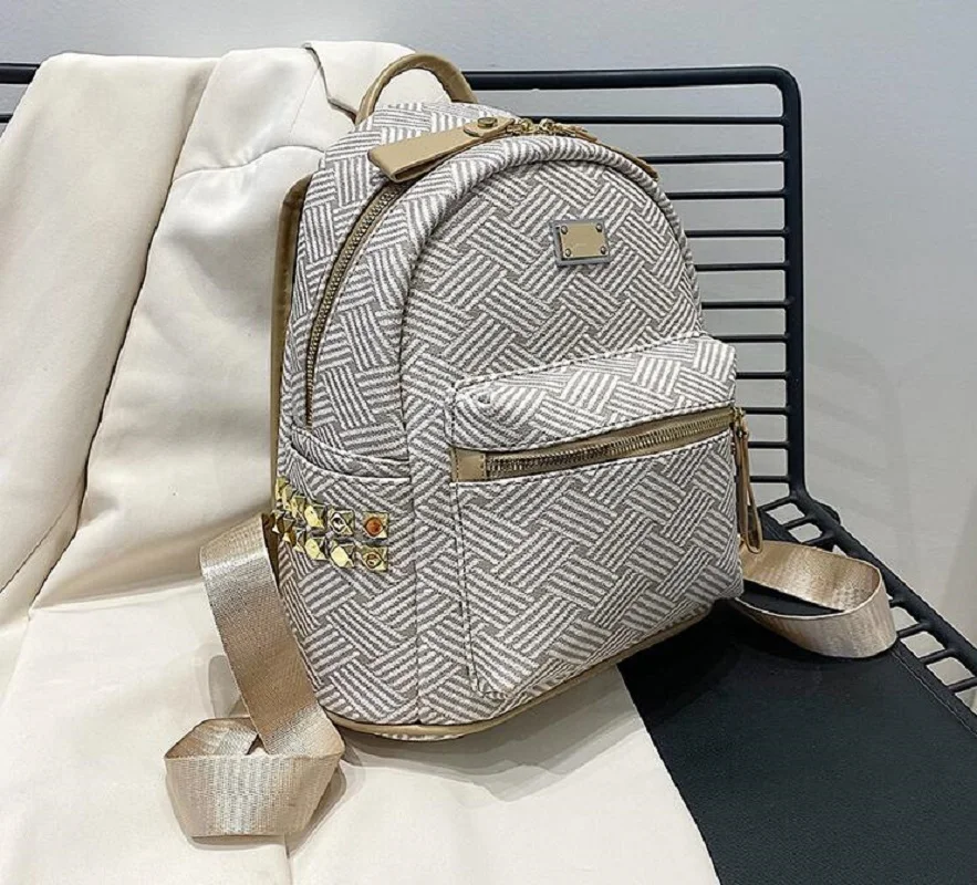 New Women's Korean Fashion Rivet Designer Travel Backpacks Large Capacity Leather Shoulder Bags Casual Totes Messenger Bag