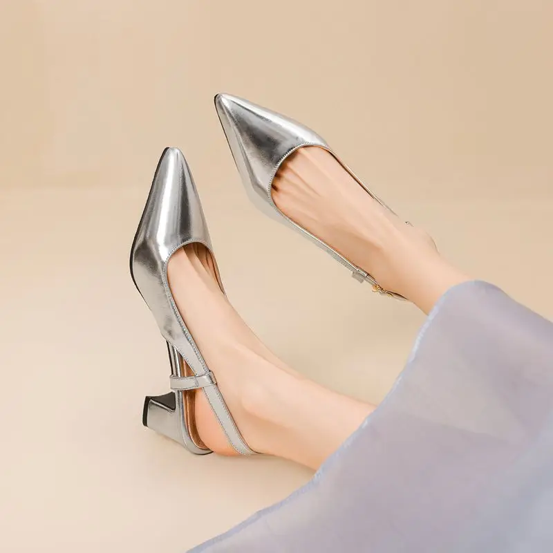 

SIMLOVEYO Брендовые женские босоножки с острым носком на блочном каблуке 5,5 см с пряжкой сзади Туфли для свиданий Большой размер 44 45 46 47 48 32 33 Серебро Золото