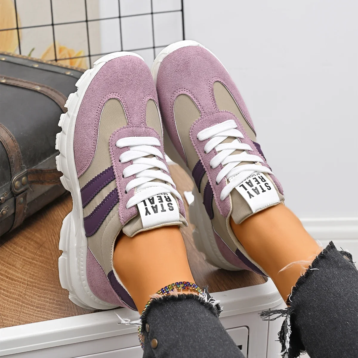 النساء المضادة للانزلاق أحذية رياضية في الهواء الطلق الخريف العلامة التجارية الفاخرة فلكنيز أحذية النساء 2025 ربيع جديد ضوء غير رسمي أحذية رياضية مسطحة النساء