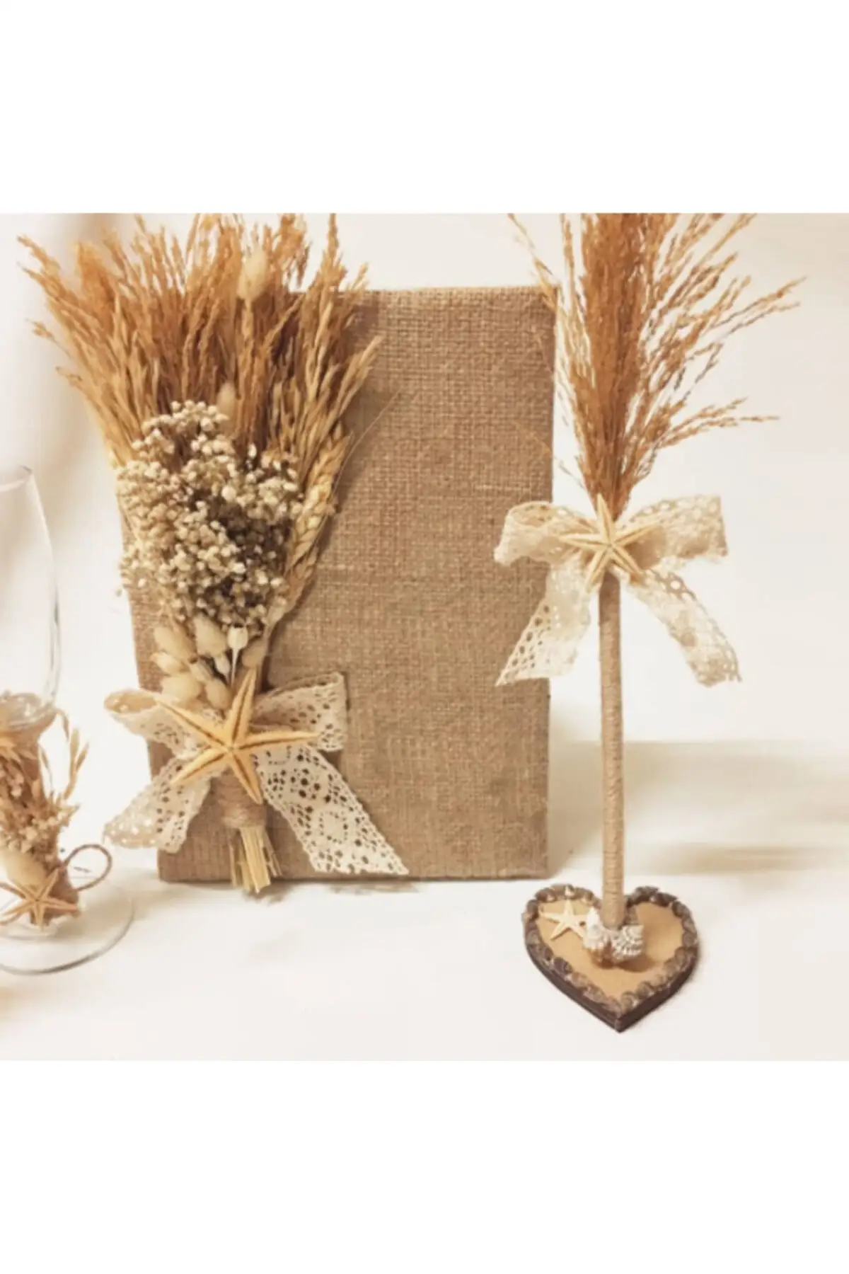 Livro de memórias rústicas de uras e caneta