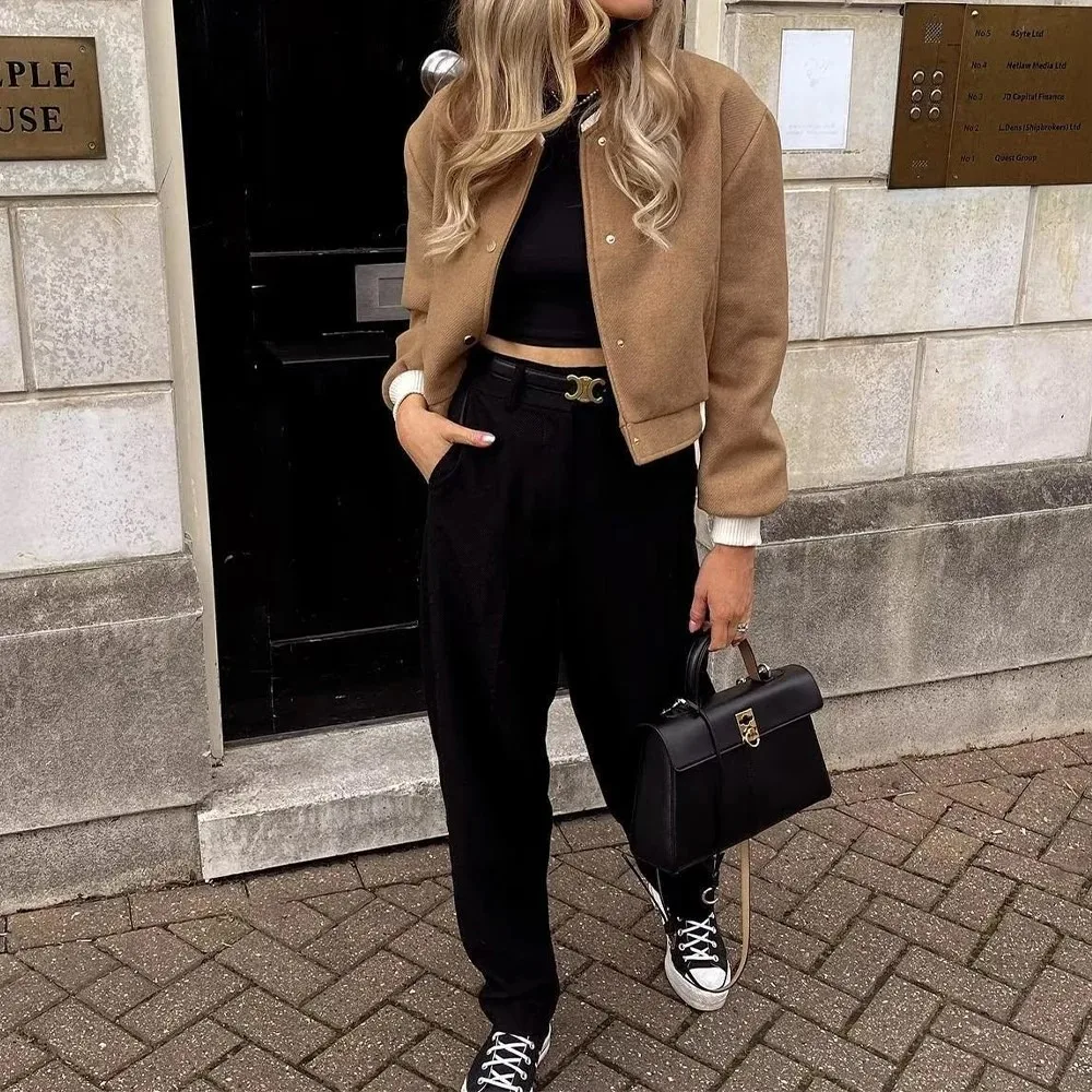 

The 2025 Autumn/winter New Women's Jacket, Street Fashion O-neck Top, Maillard Color Series Contrasting Color Pilot Jacket