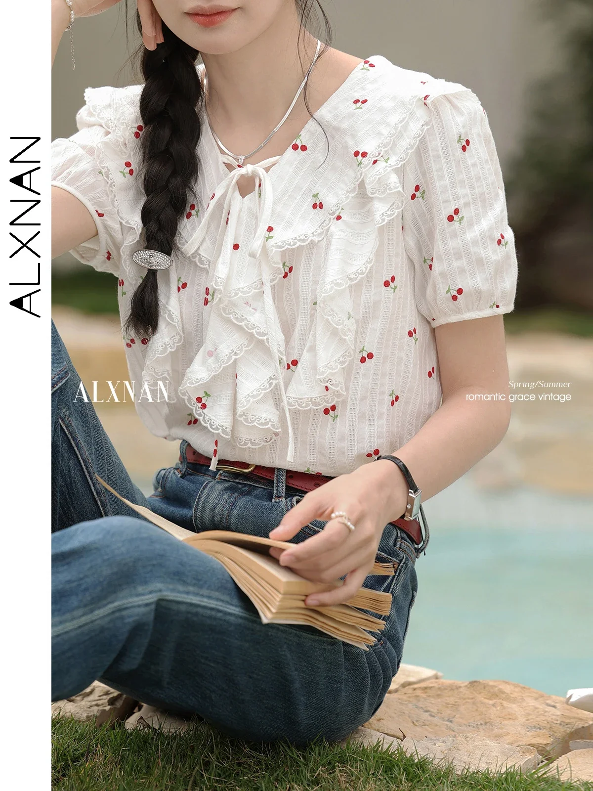 ALXNAN เสื้อเชิ้ตผู้หญิงน่ารักลายเชอร์รี่ผ้าฝ้าย 100% เสื้อเบลาส์ปกปีเตอร์แพนดีไซน์ระบายแขนสั้นเสื้อสตรี L53556