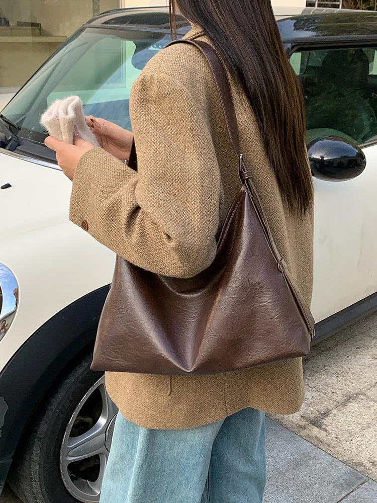 

CGCBAG Casual Lage Capacity Women Tote Bag Simple Commuting Luxury Designers Handbags High Quality Soft Leather Shoulder Bag