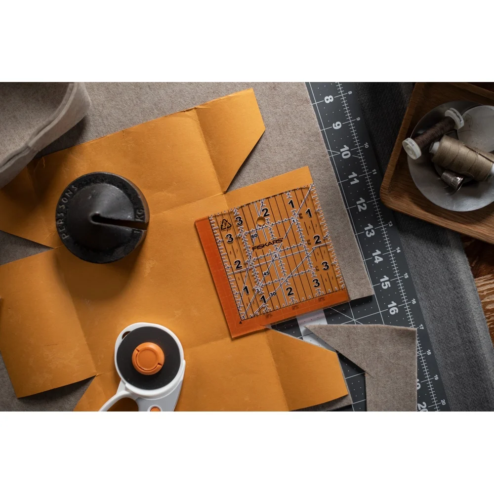 2 szt. Kwadratowa linijka krawiecka 11,4 cm, przezroczysta, dwukolorowe linie siatki, pomiar, pikowanie, cięcie, dokładne kąty, przenośna