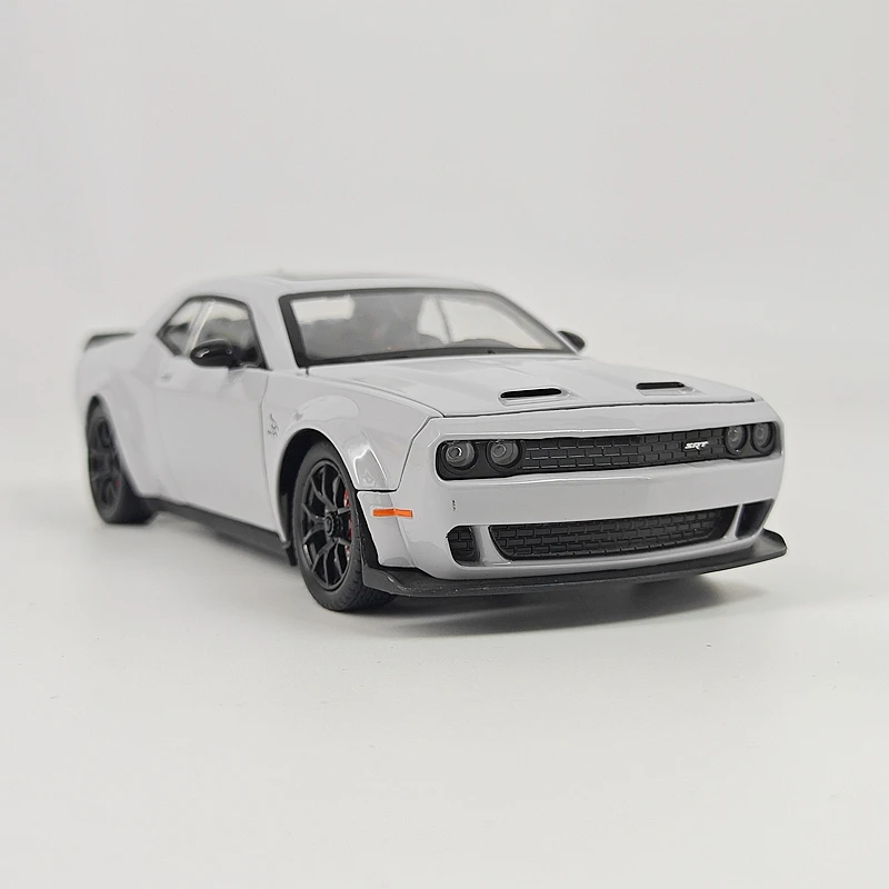 

Модель автомобиля Dodge Hellcat из сплава, масштаб 1:24, с открывающимися дверями, капотом и багажником, с функцией амортизации рулевого управления, суперкар.