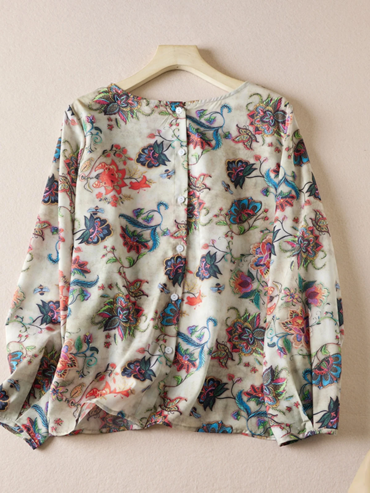 

Шелковый свободный крой с цветочным принтом в стиле ретро, универсальный шелковый топ с червями, женский повседневный топ больших размеров